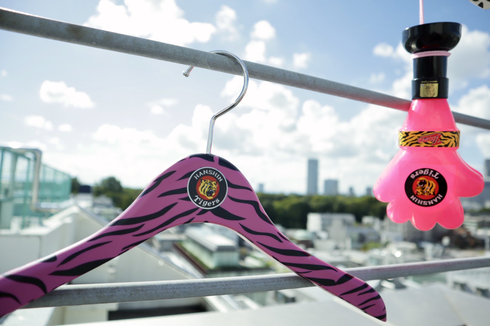 【ストック商品】小売向け商品＜阪神タイガースハンガー（レディース）＞