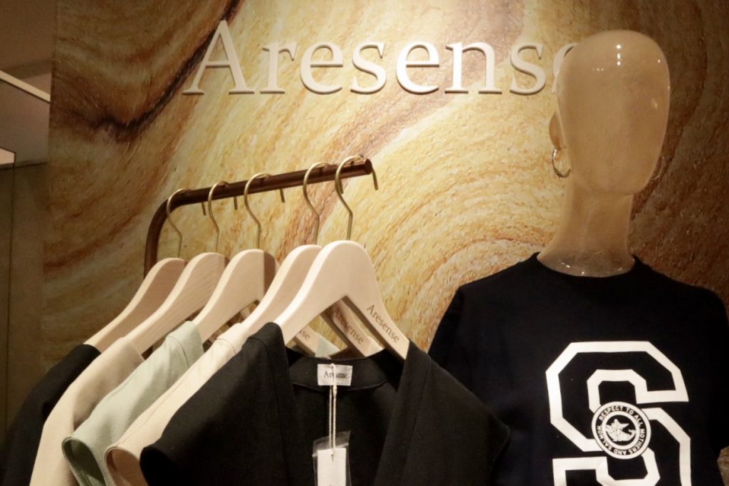 【オリジナルハンガー制作】Aresense（アーセンス）新宿店 様のご紹介
