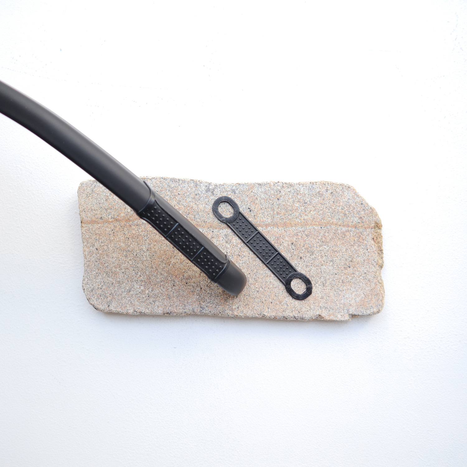 【ストック商品】すべり止め＜シリコン二つ穴黒＞