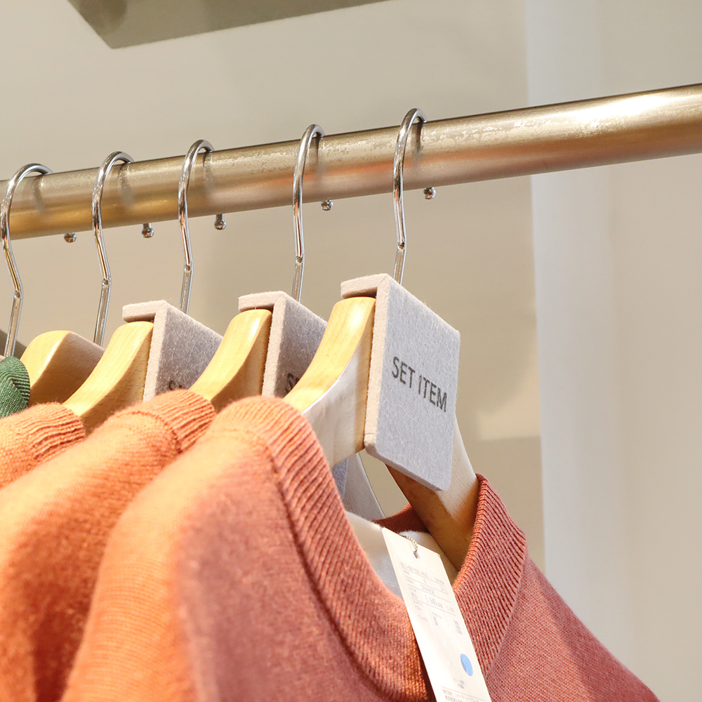 【オリジナルハンガーPOPタグ・ FSC認証木製ハンガー製作】  ユナイテッドアローズ アウトレット 南町田店様 のご紹介