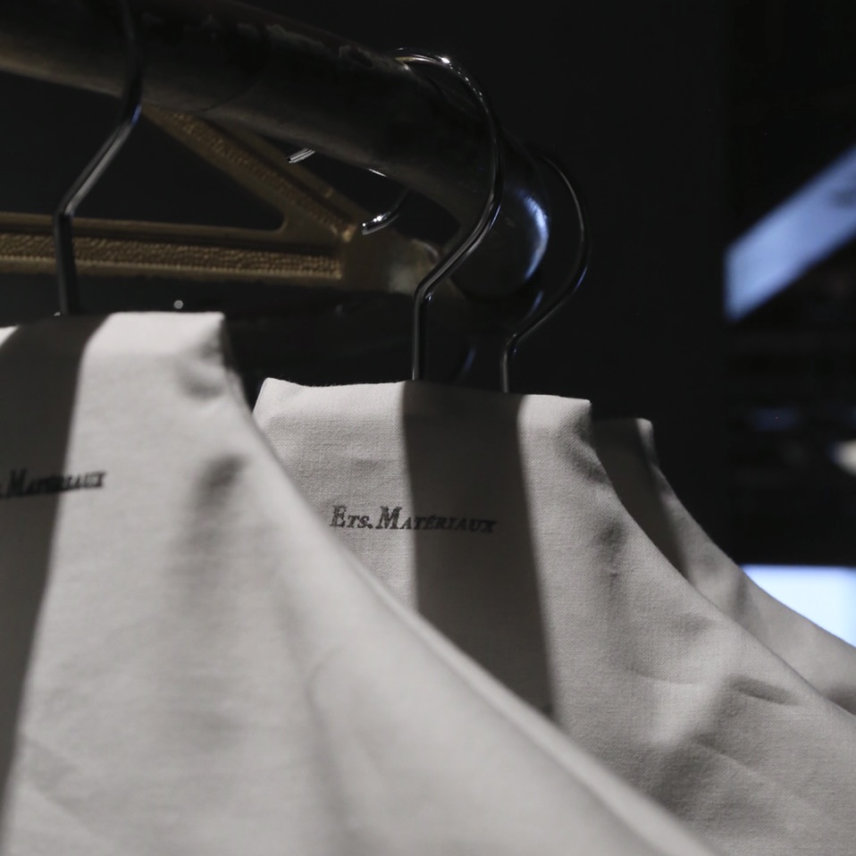 【オリジナルハンガー・ハンガーカバー製作】EDIFICE新宿店 様のご紹介