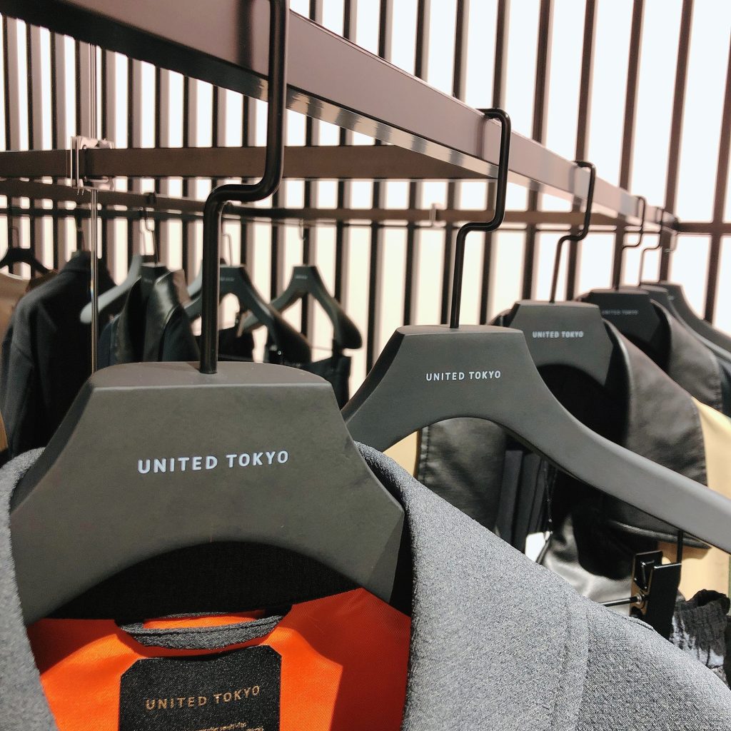 【オリジナルハンガー製作】UNITED TOKYO 神宮前店様のご紹介