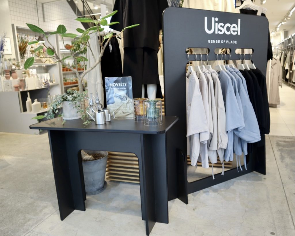 【オリジナルディスプレイ什器製作】SENSE OF PLACE キュープラザ原宿店様のご紹介