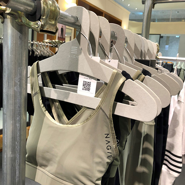 【オリジナルハンガー製作】NAGIE(凪へ）様のご紹介