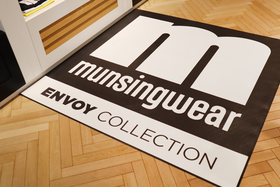 【オーダーメイド商品】ディスプレイ什器　フロアマット　（マンシングウェア クラブハウス 銀座様）