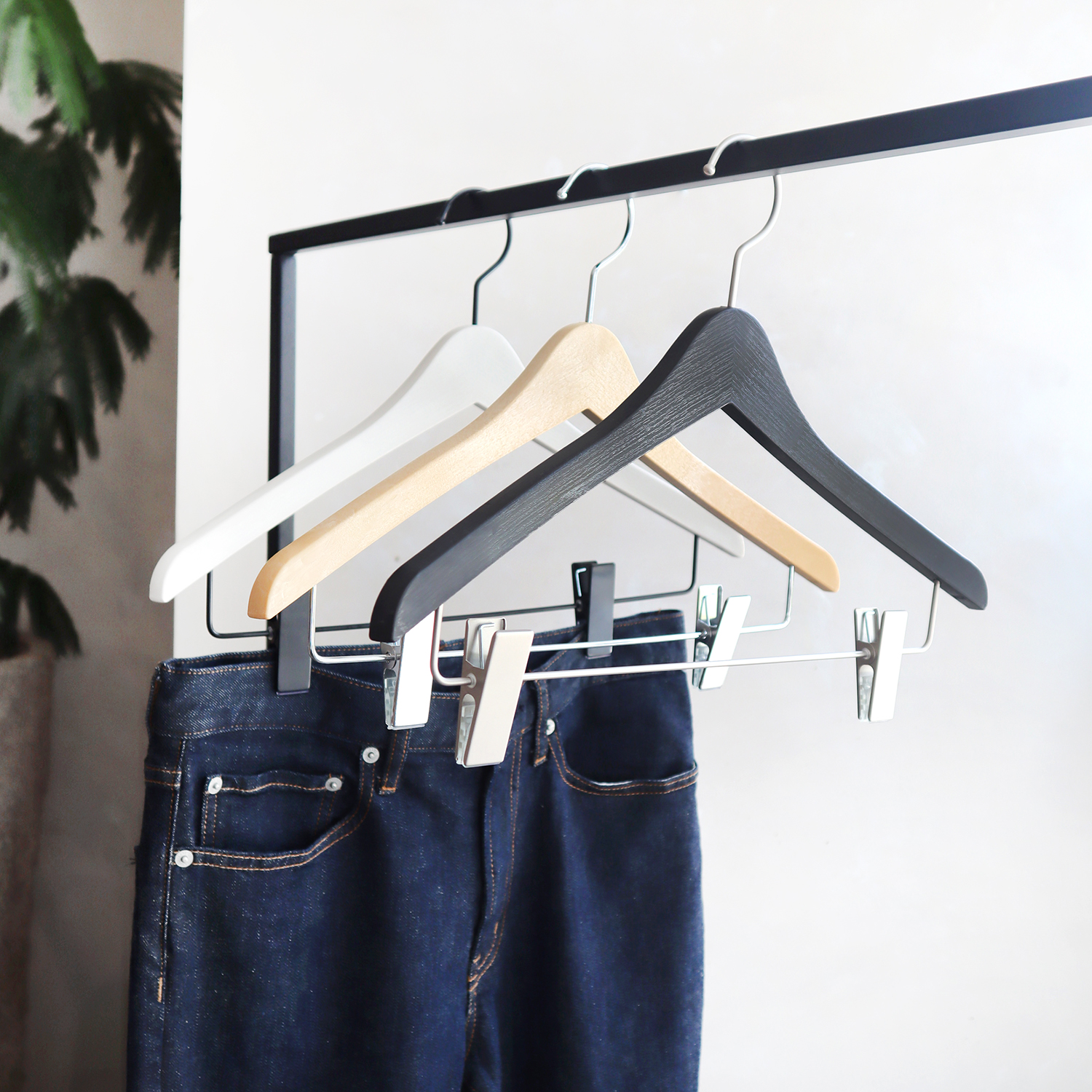 【ストック商品】「木目柄入りバルミーハンガー　ピンチバー付き」