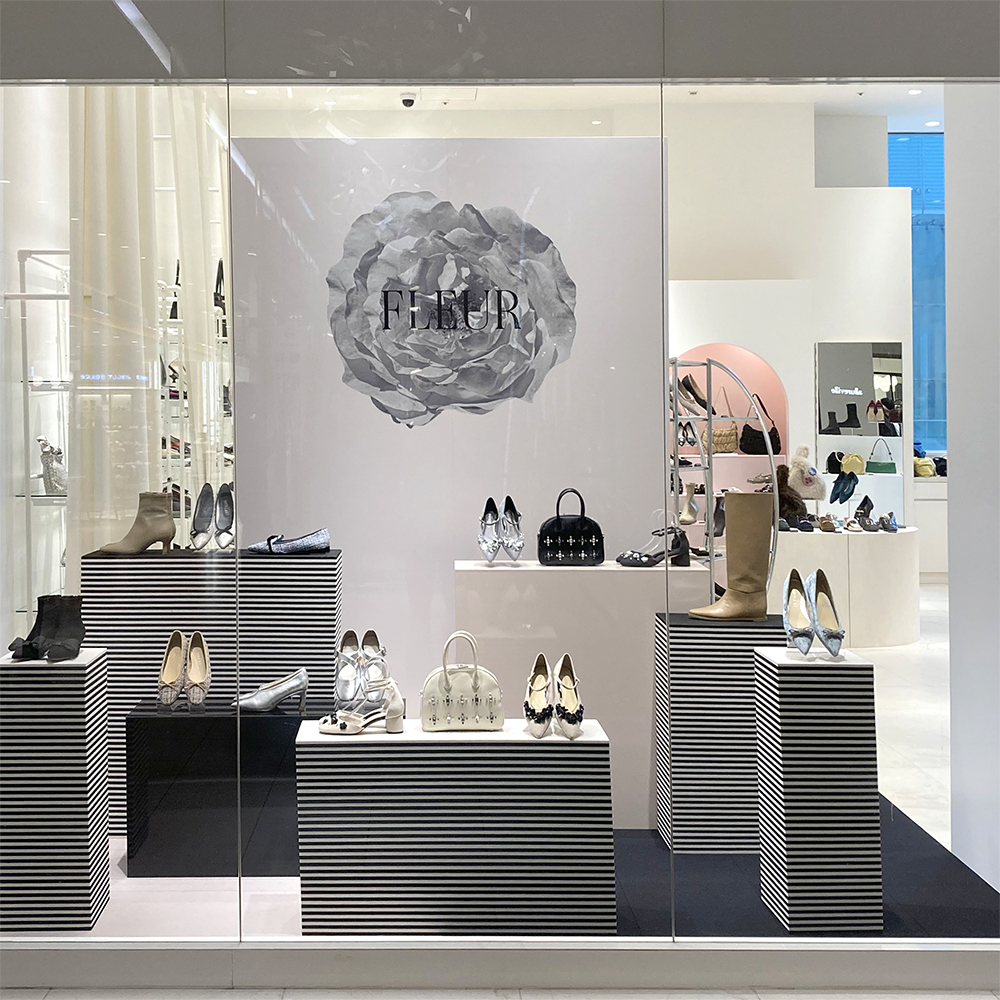 【オリジナルディスプレイ什器】 のご紹介( 株式会社ベイクルーズ「LE TALON」様)